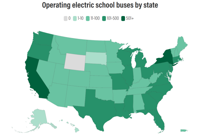 a map indication the number of operating electric school buses in each US state